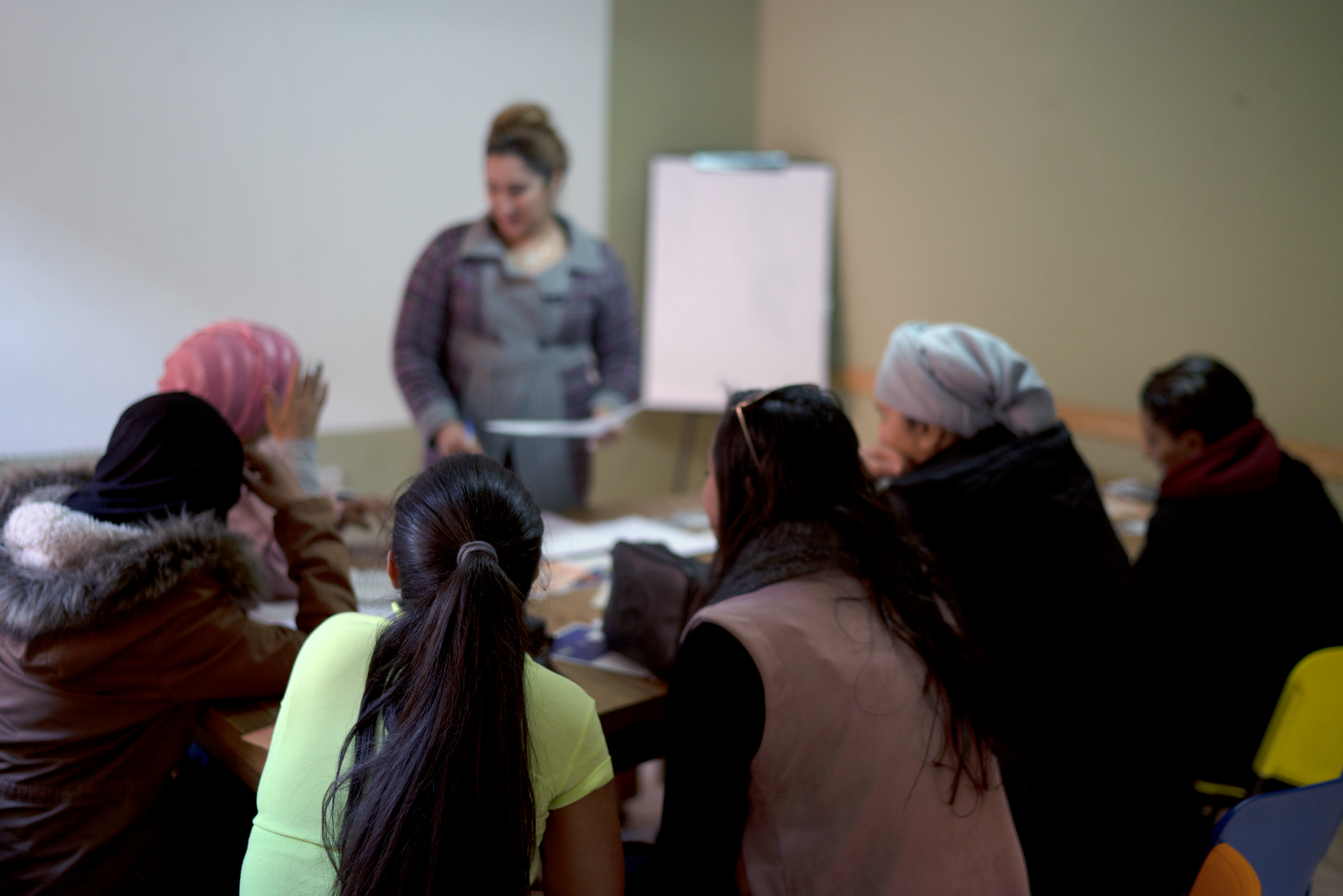 Die Projektteilnehmer*innen können in einer geschützten Atmosphäre über ihre Erfahrungen sprechen. Foto: Lamia Naji.